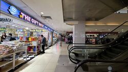 Lucky Plaza (D9), Retail #529597411